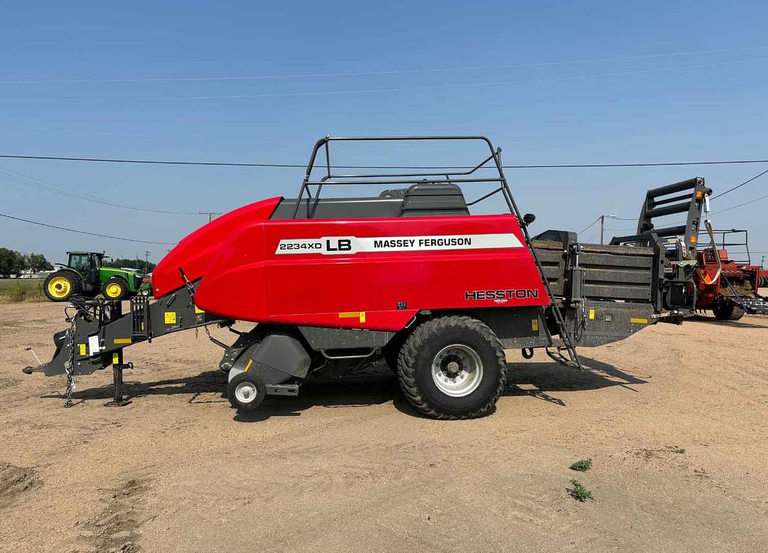 Image of Massey Ferguson LB2234XD Image 0