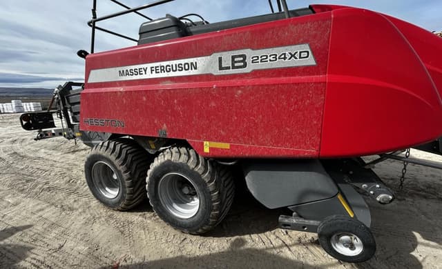 Image of Massey Ferguson LB2234XD equipment image 3