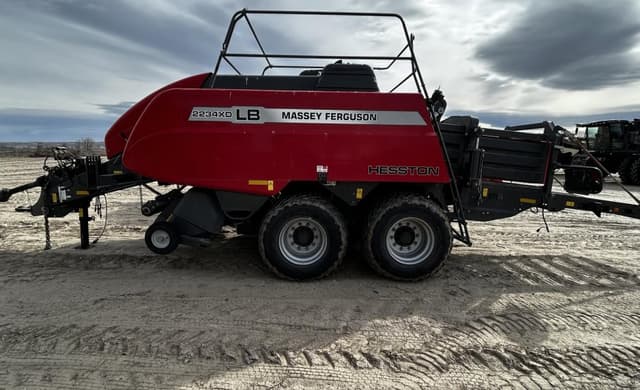 Image of Massey Ferguson LB2234XD equipment image 2
