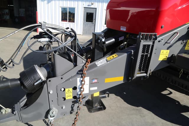 Image of Massey Ferguson LB2234XD equipment image 2