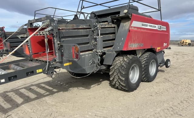 Image of Massey Ferguson LB2234XD equipment image 4