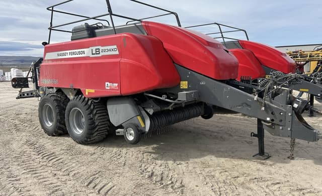Image of Massey Ferguson LB2234XD equipment image 2
