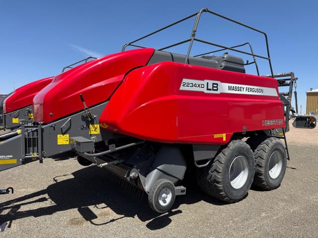 Image of Massey Ferguson LB2234XD equipment image 4