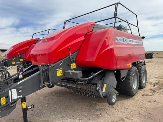Image of Massey Ferguson LB2234XD equipment image 1