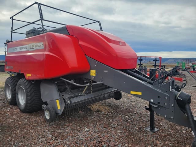 Image of Massey Ferguson LB2234XD equipment image 1