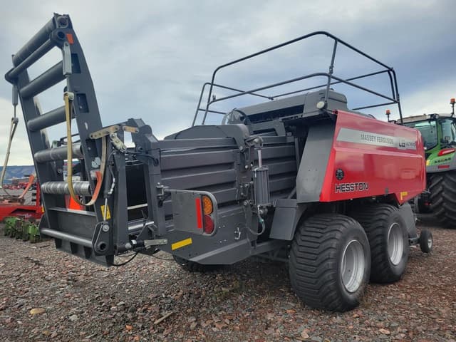 Image of Massey Ferguson LB2234XD equipment image 2