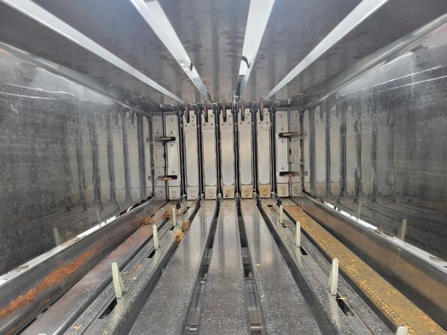 Image of Massey Ferguson LB2234XD equipment image 4