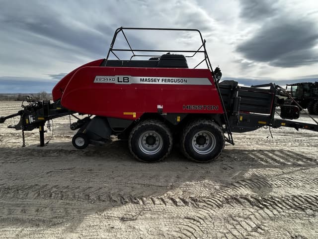 Image of Massey Ferguson LB2234XD equipment image 2