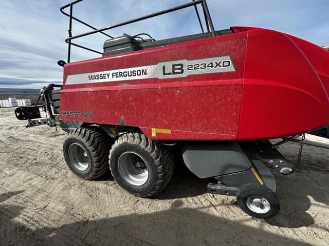 Image of Massey Ferguson LB2234XD equipment image 3