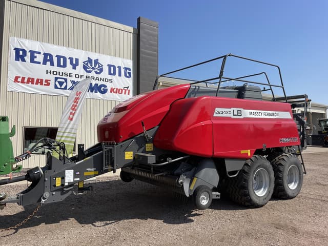 Image of Massey Ferguson LB2234XD equipment image 2