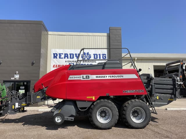 Image of Massey Ferguson LB2234XD equipment image 3