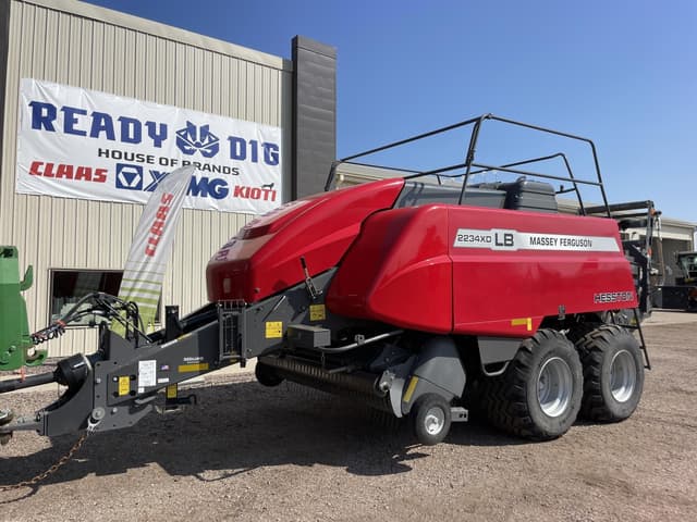 Image of Massey Ferguson LB2234XD equipment image 2