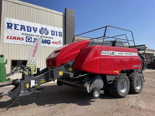 Image of Massey Ferguson LB2234XD equipment image 2