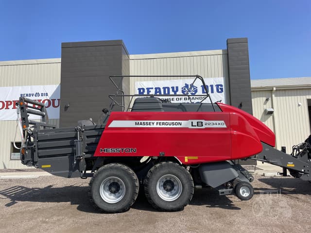 Image of Massey Ferguson LB2234XD equipment image 4