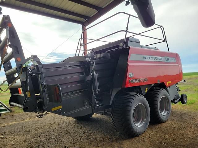 Image of Massey Ferguson LB2234XD equipment image 3