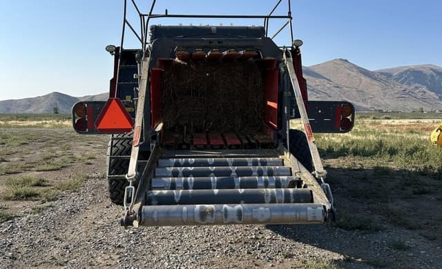 Image of Massey Ferguson LB2234XD equipment image 4