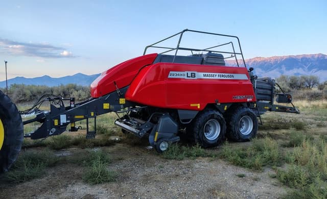 Image of Massey Ferguson LB2234XD equipment image 1
