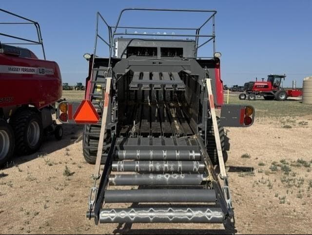Image of Massey Ferguson LB2234XD equipment image 3