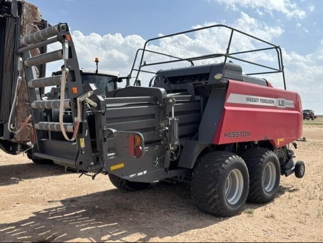 Image of Massey Ferguson LB2234XD equipment image 4