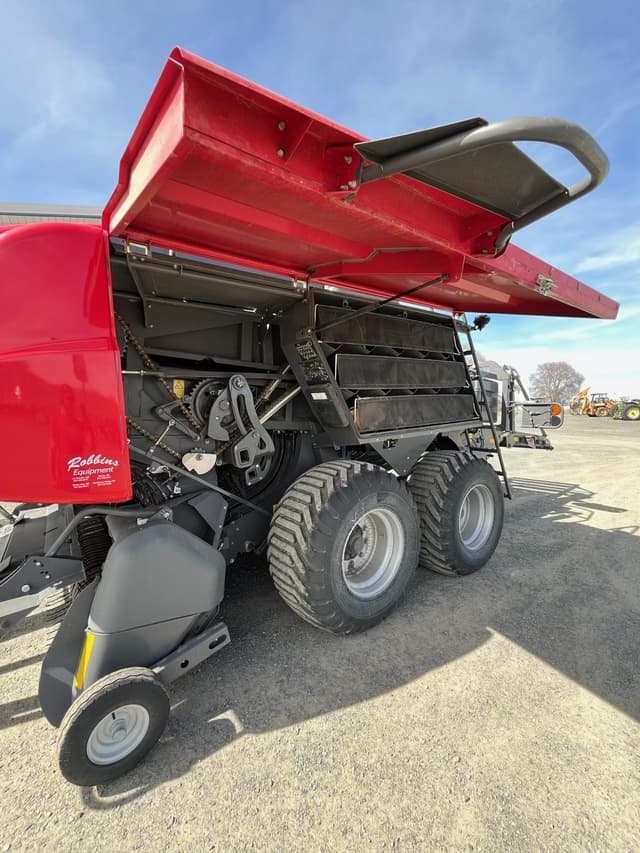 Image of Massey Ferguson LB2234XD equipment image 2