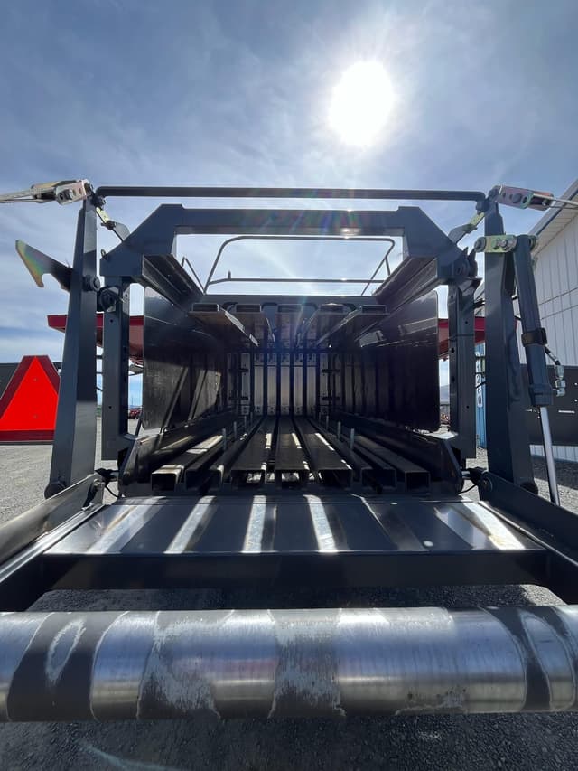 Image of Massey Ferguson LB2234XD equipment image 4