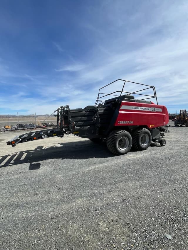 Image of Massey Ferguson LB2234XD equipment image 2