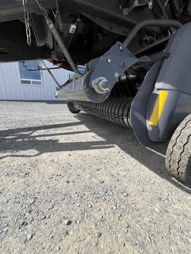 Image of Massey Ferguson LB2234XD equipment image 4