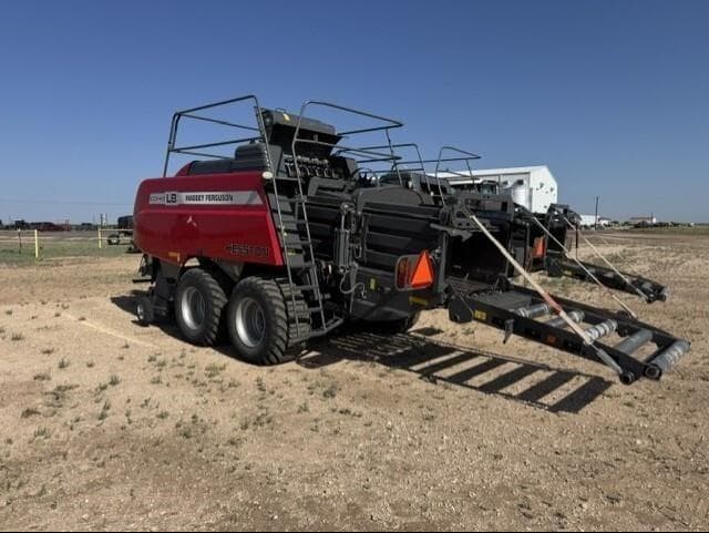 Image of Massey Ferguson LB2234XD equipment image 2