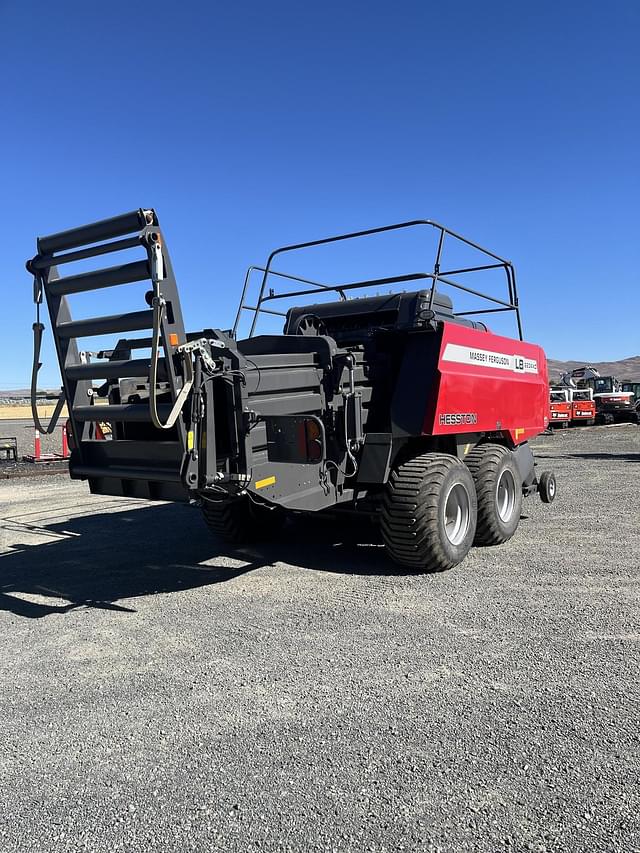 Image of Massey Ferguson LB2234XD equipment image 2