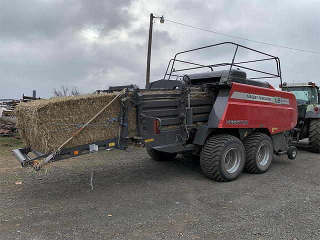 Image of Massey Ferguson LB2234XD equipment image 2