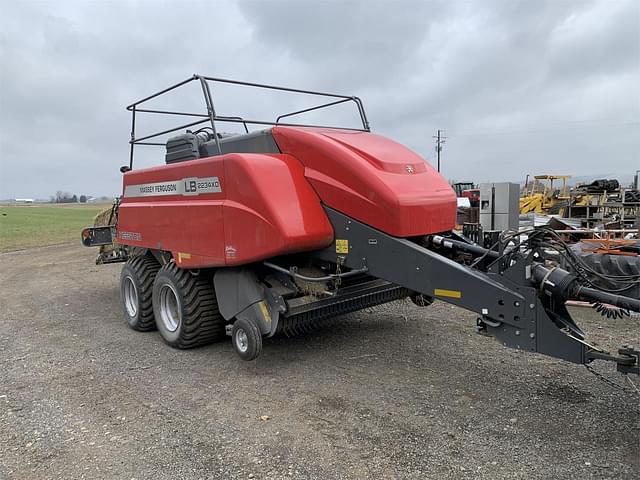 Image of Massey Ferguson LB2234XD equipment image 3