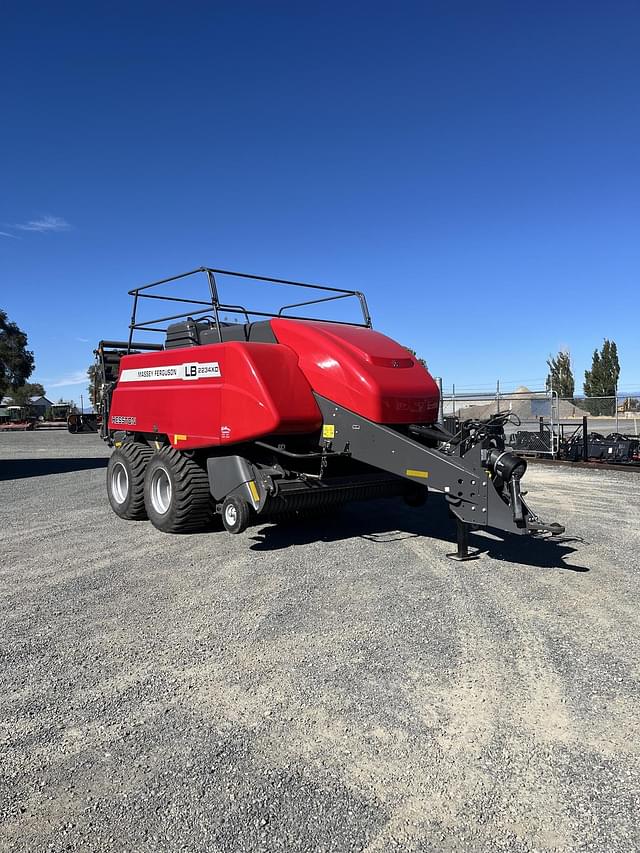 Image of Massey Ferguson LB2234XD equipment image 3