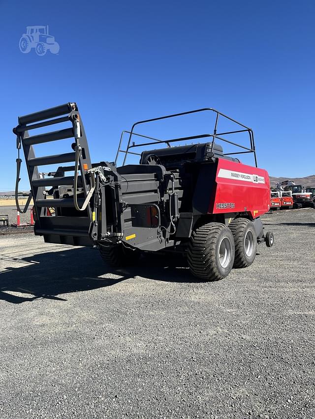 Image of Massey Ferguson LB2234XD equipment image 2