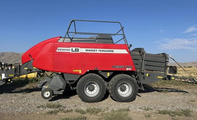 Image of Massey Ferguson LB2234XD equipment image 2
