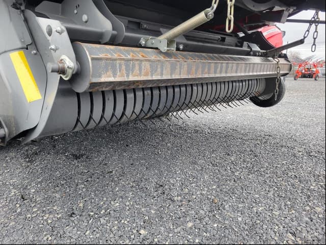 Image of Massey Ferguson LB2234XD equipment image 4