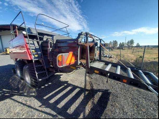 Image of Massey Ferguson LB2234XD equipment image 2