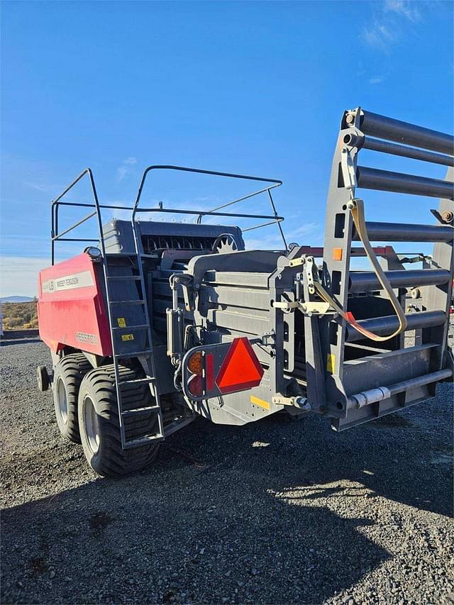 Image of Massey Ferguson LB2234XD equipment image 1