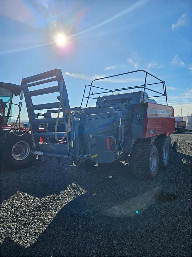 Image of Massey Ferguson LB2234XD equipment image 2