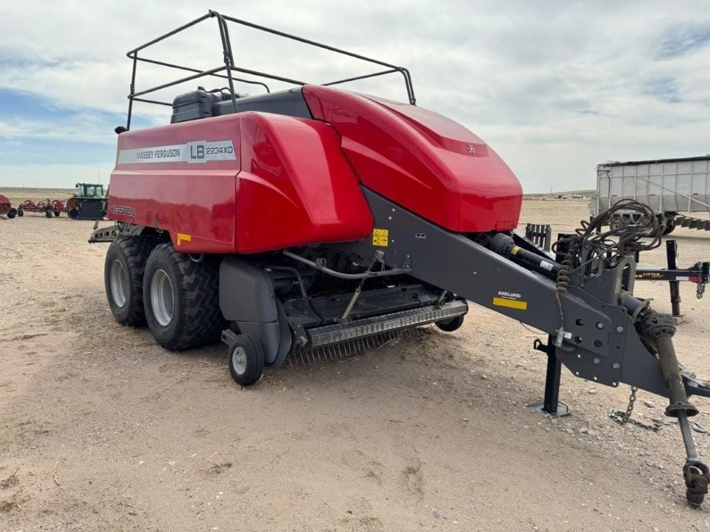 2023 Massey Ferguson LB2234XD Equipment Image0