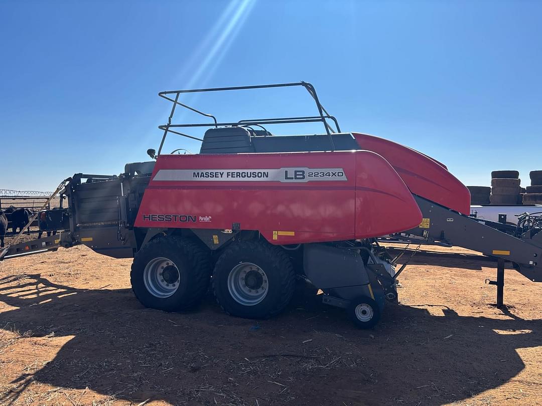 Image of Massey Ferguson LB2234XD Image 0