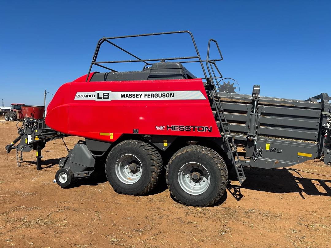 Image of Massey Ferguson LB2234XD Image 1