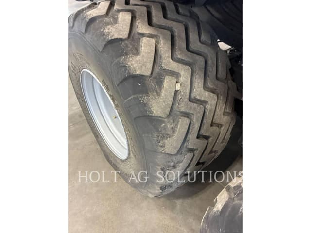 Image of Massey Ferguson LB2234XD equipment image 4