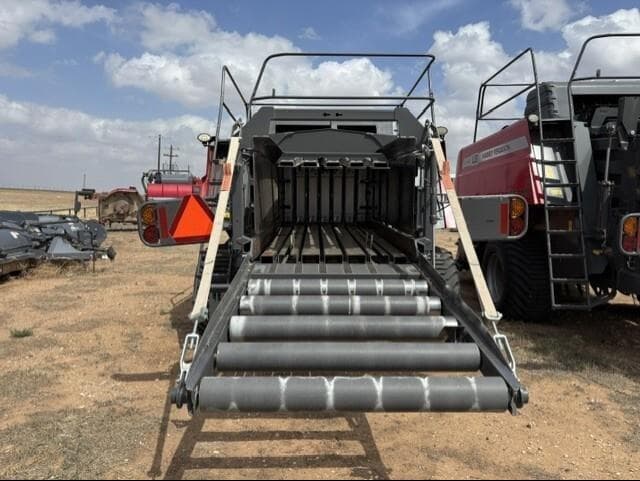 Image of Massey Ferguson LB2234XD equipment image 3