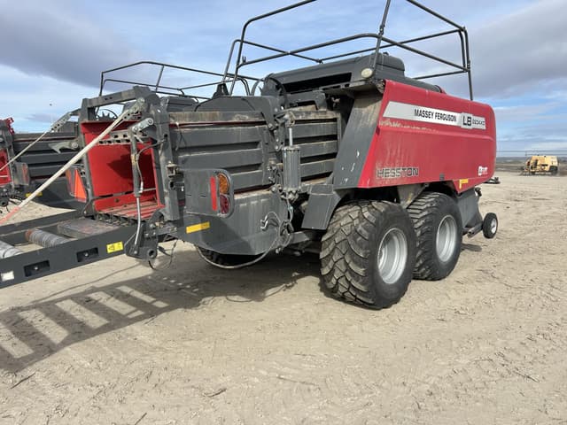 Image of Massey Ferguson LB2234XD equipment image 4