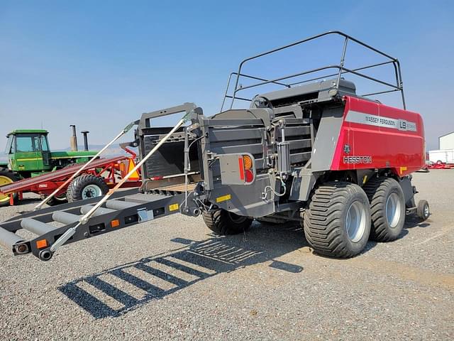 Image of Massey Ferguson LB2234XD equipment image 2