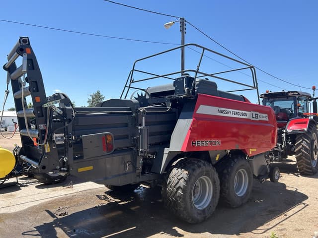 Image of Massey Ferguson LB2234XD equipment image 3