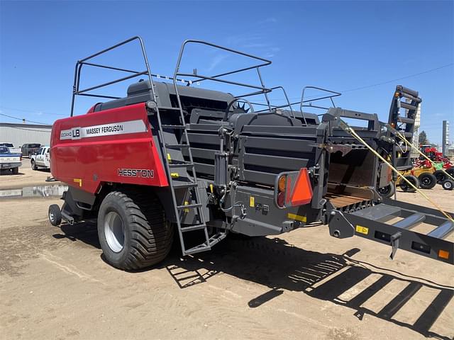 Image of Massey Ferguson LB2234XD equipment image 4