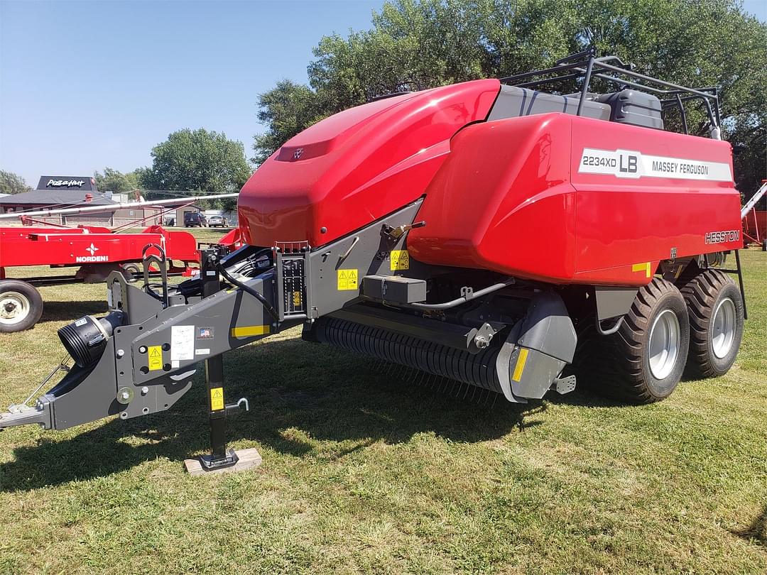 Image of Massey Ferguson LB2234XD Image 0