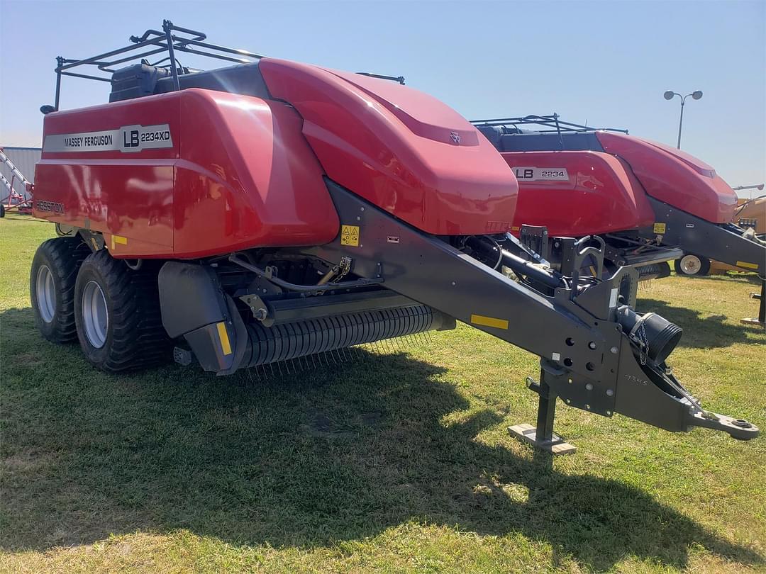 Image of Massey Ferguson LB2234XD Image 1