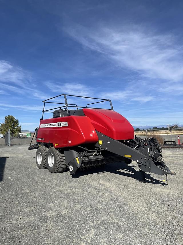 Image of Massey Ferguson LB2234XD equipment image 3